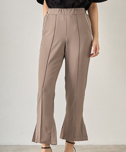 とろみ素材ポケットパール裾バックプリーツパンツ