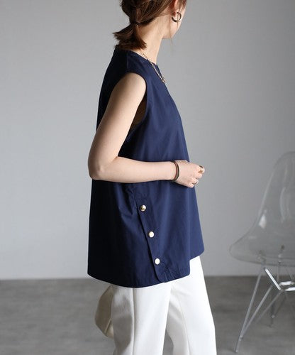 サイドゴールドボタンノースリブラウス