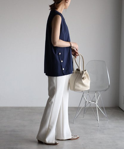 サイドゴールドボタンノースリブラウス